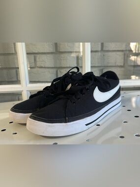 Nike Women's size9 Court Legacy Sneakers Shoes Pre-Owned Used Black Casual